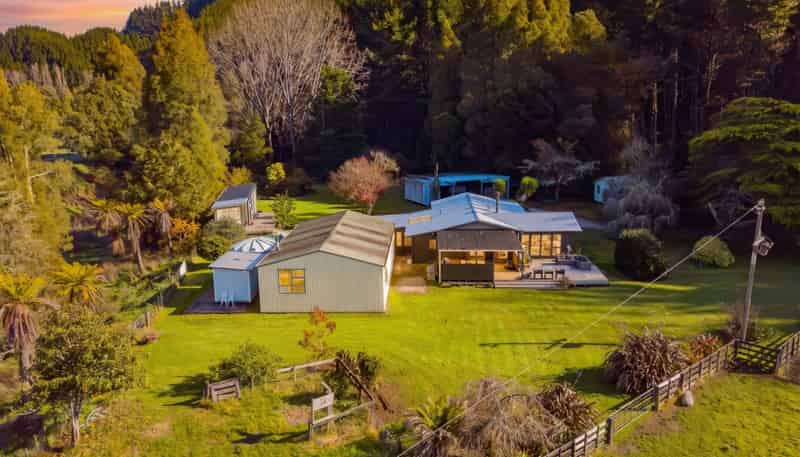 496 Waikaka Road, Matiere