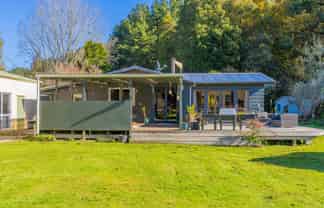 496 Waikaka Road, Matiere