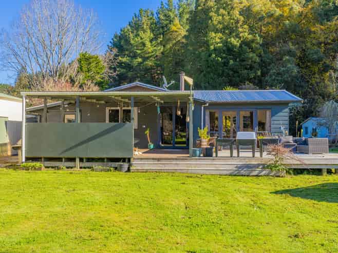 496 Waikaka Road, Matiere
