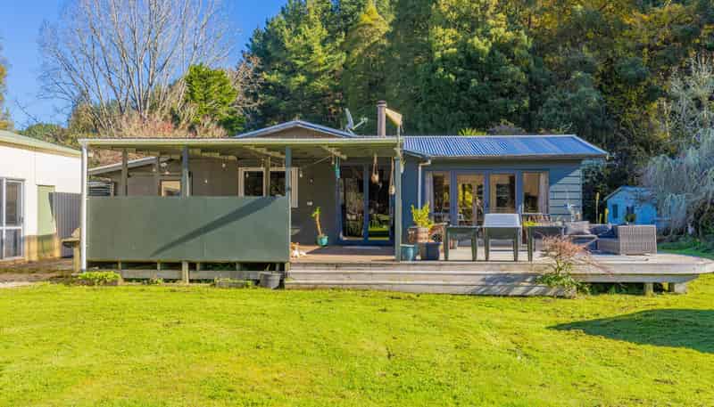 496 Waikaka Road, Matiere