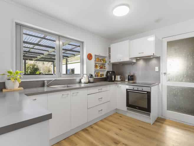 496 Waikaka Road, Matiere