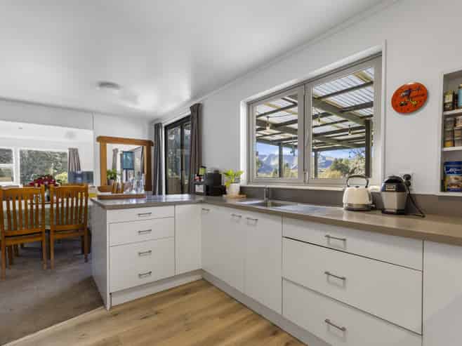 496 Waikaka Road, Matiere