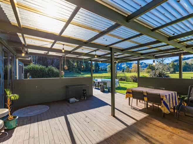 496 Waikaka Road, Matiere