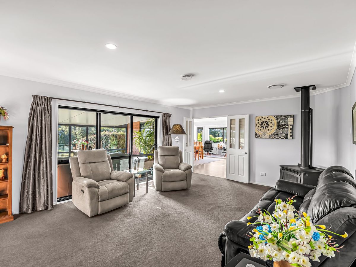 Country Retreat Close to Town - More