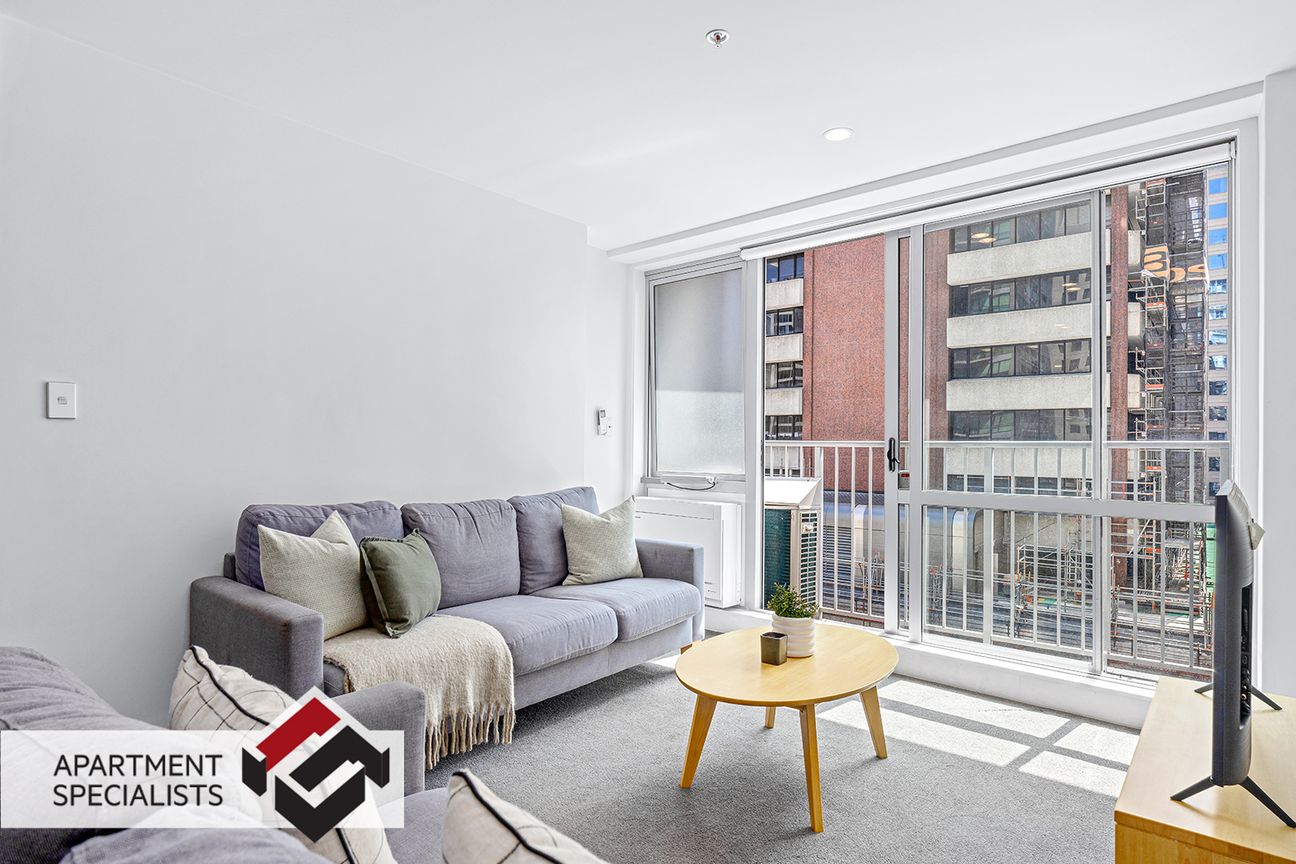 Large CBD Living at a Fraction of Replacement Cost - Aanzicht 5