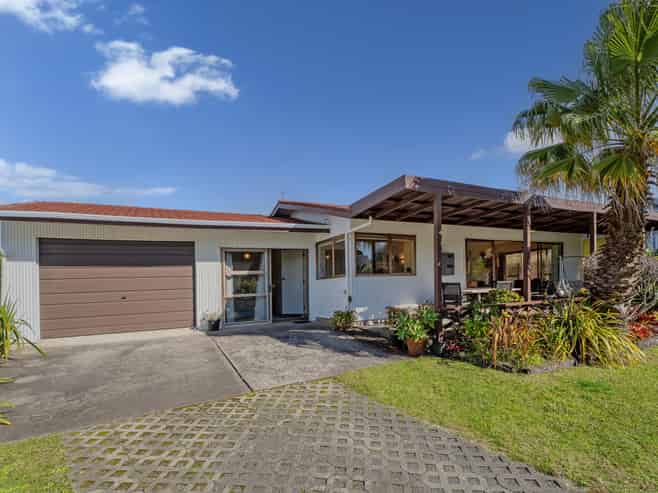 4 Courtney Place, Pauanui