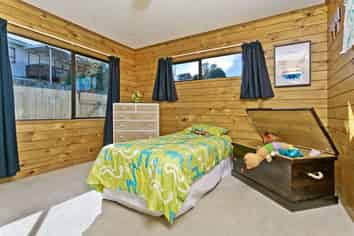 12 Thalia Pl, Totara Vale