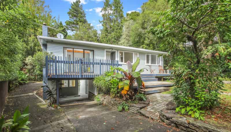 54 Derwent Crescent, Titirangi