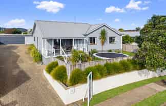 6 Alpha Avenue, Coastlands