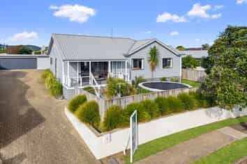 6 Alpha Avenue, Coastlands