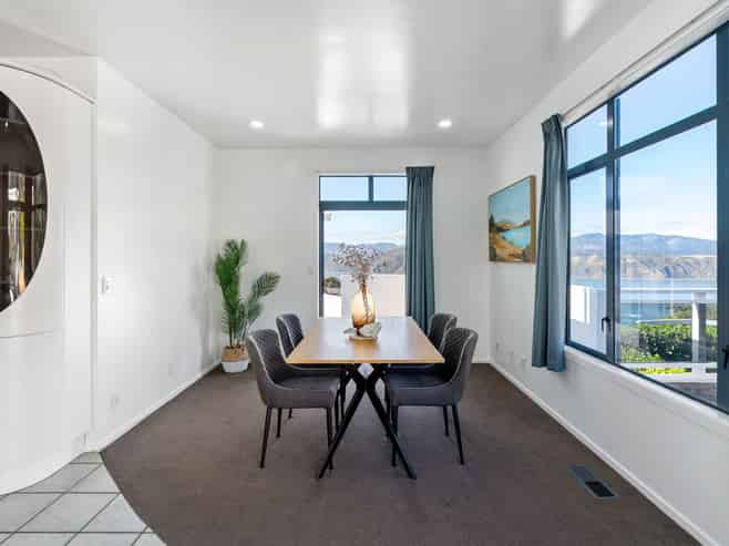 12 Signallers Grove, Strathmore Park