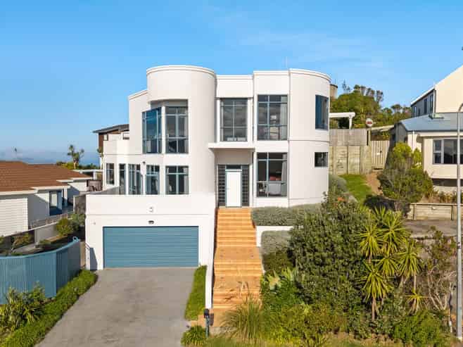 12 Signallers Grove, Strathmore Park