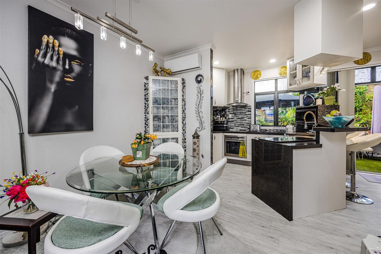 Stylish & Secure Family Living - Mehr