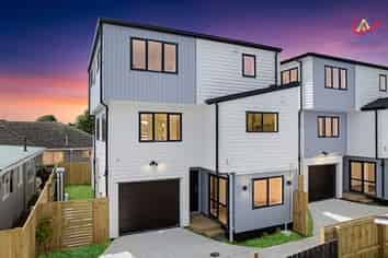  Lusty Lush , Mangere East