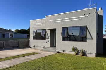 12 Haydon Street, Roslyn