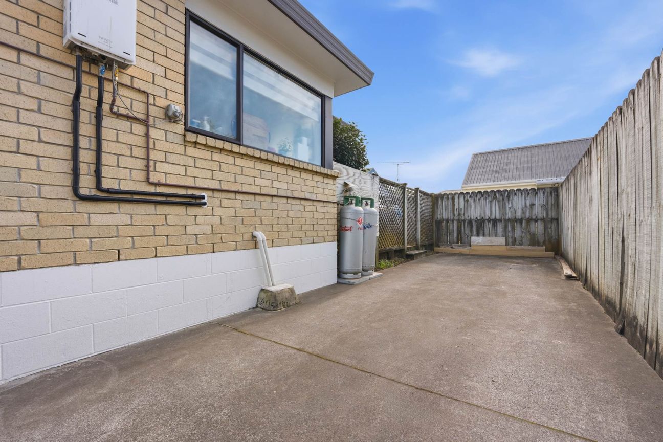 Sun Filled Family Living in Prime Howick Position - Aanzicht 3