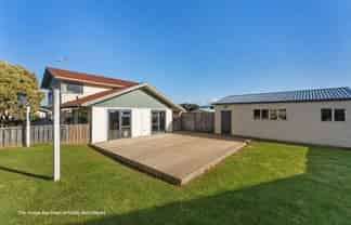 8 Arnold Grove, Paraparaumu Beach