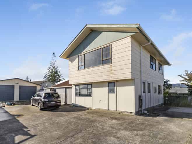 8 Arnold Grove, Paraparaumu Beach