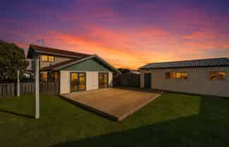 8 Arnold Grove, Paraparaumu Beach