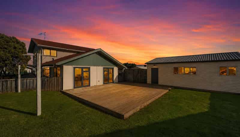 8 Arnold Grove, Paraparaumu Beach