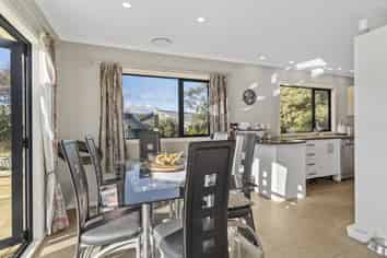 8 Arnold Grove, Paraparaumu Beach