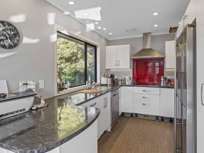 8 Arnold Grove, Paraparaumu Beach
