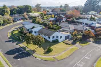 70 Sunnyhills Avenue, Glenview