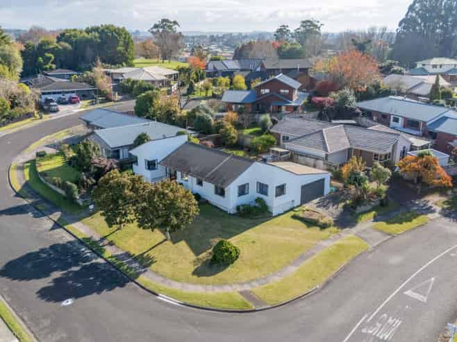 70 Sunnyhills Avenue, Glenview