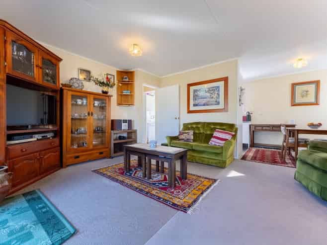 83 Queens Road, WAIKANAE BEACH