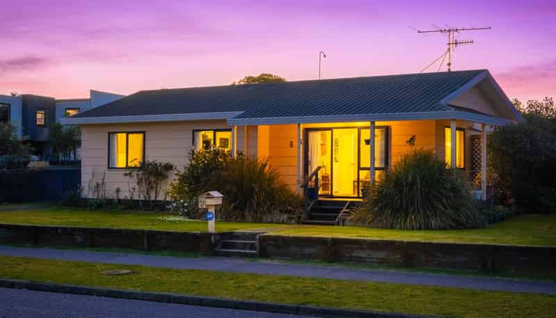 83 Queens Road, WAIKANAE BEACH