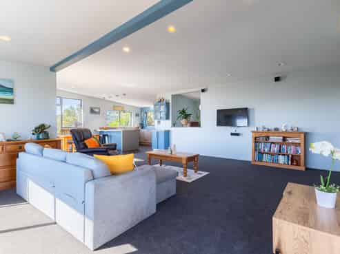 10 Charlotte Way, RAUMATI SOUTH