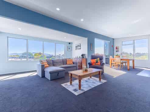 10 Charlotte Way, RAUMATI SOUTH