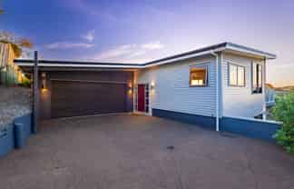 10 Charlotte Way, RAUMATI SOUTH