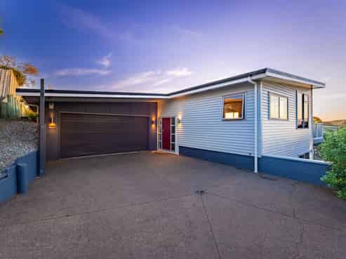 10 Charlotte Way, RAUMATI SOUTH