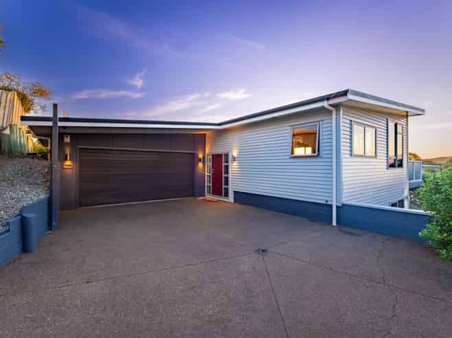 10 Charlotte Way, RAUMATI SOUTH