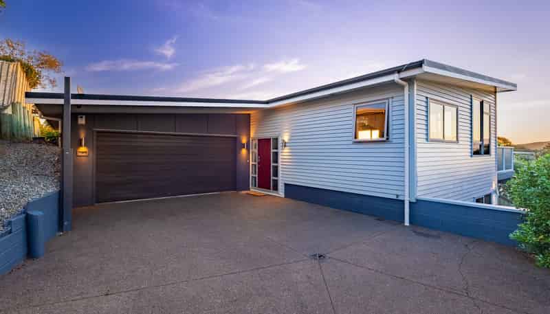 10 Charlotte Way, RAUMATI SOUTH