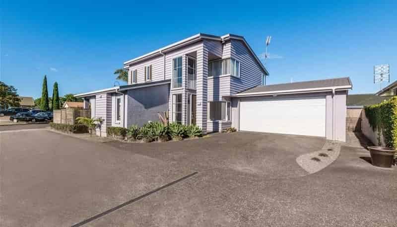 11 Tolben Place, Golflands