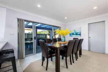 11 Tolben Place, Golflands