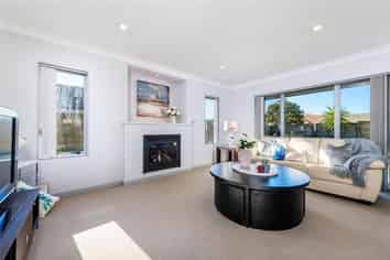 11 Tolben Place, Golflands