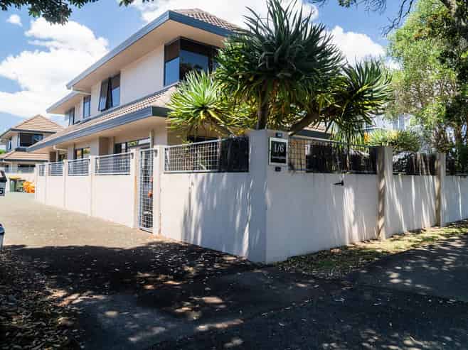 1/6 Eastern Beach Road, Eastern Beach