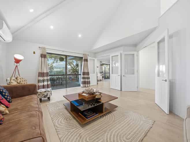 1/6 Eastern Beach Road, Eastern Beach