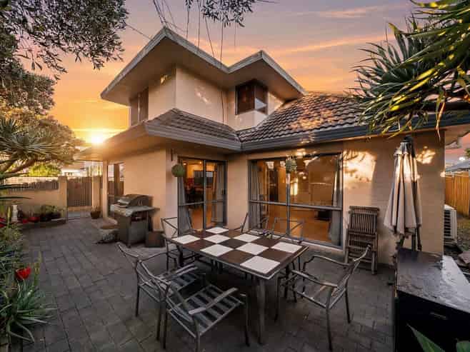 1/6 Eastern Beach Road, Eastern Beach