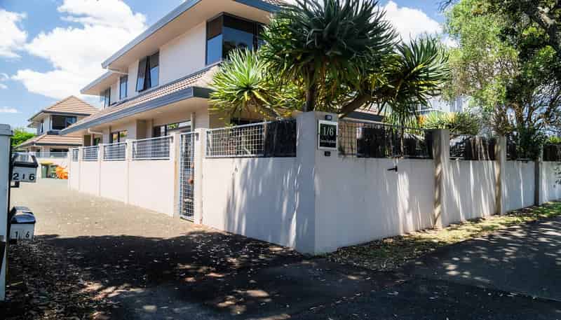 1/6 Eastern Beach Road, Eastern Beach