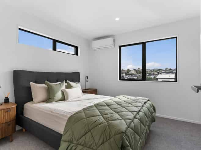 8/4 Limestone Drive, Hobsonville