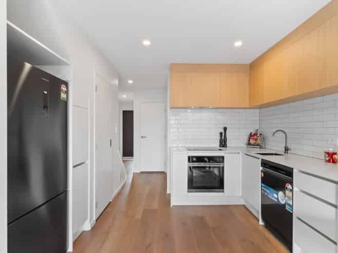 8/4 Limestone Drive, Hobsonville