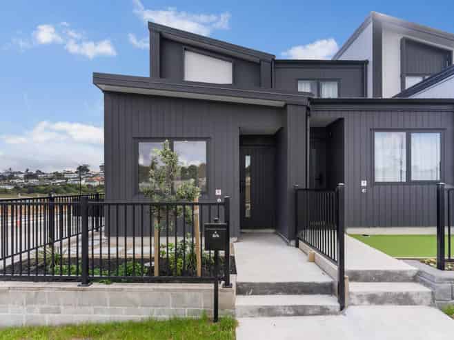 8/4 Limestone Drive, Hobsonville