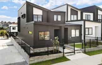 8/4 Limestone Drive, Hobsonville