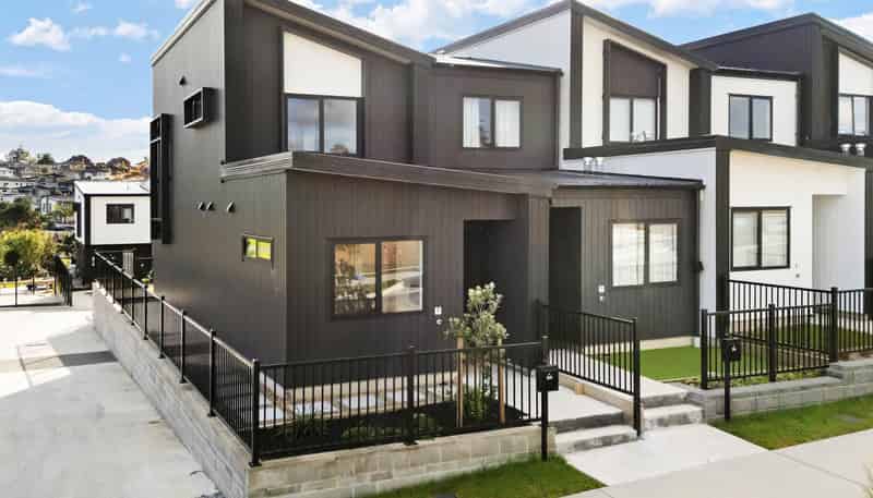 8/4 Limestone Drive, Hobsonville