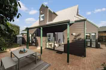 8 Higgs Road, Mount Wellington
