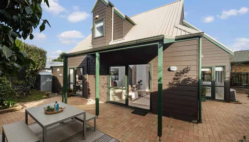 8 Higgs Road, Mount Wellington